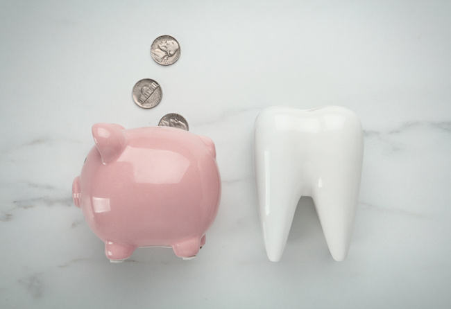 セラミック歯の費用イメージ
